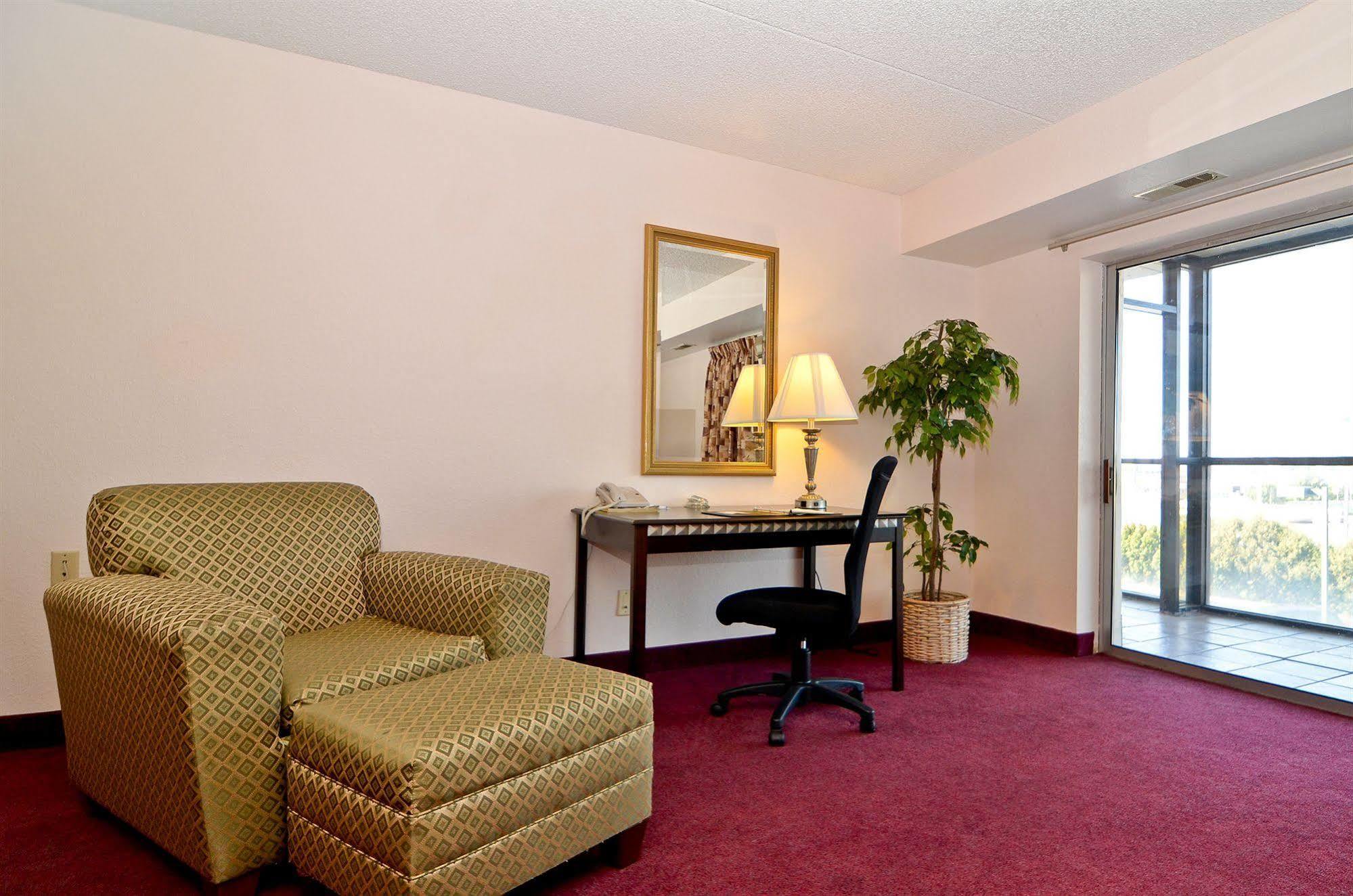 Comfort Inn & Suites Rochelle - Dekalb Екстер'єр фото